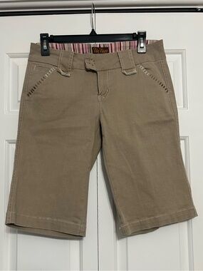 Y2K/00s BeBop Tan Knee-Length Bermuda Shorts with Subtle Stitching